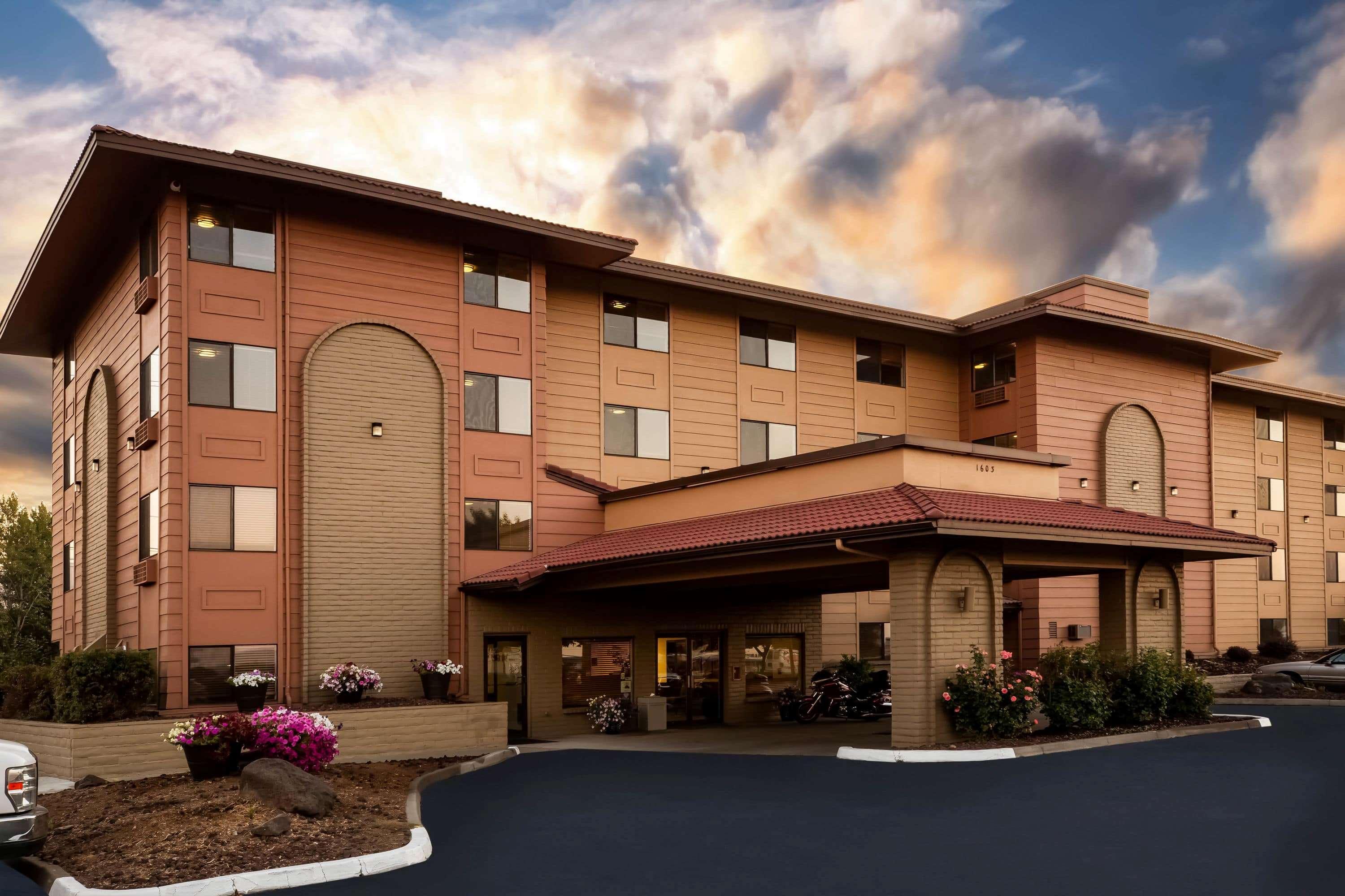 Baymont By Wyndham Yakima Riverfront Экстерьер фото