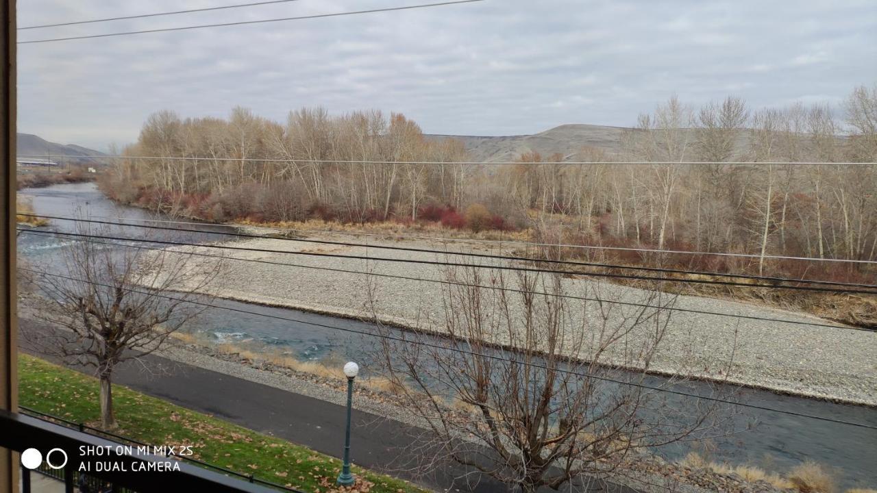 Baymont By Wyndham Yakima Riverfront Экстерьер фото