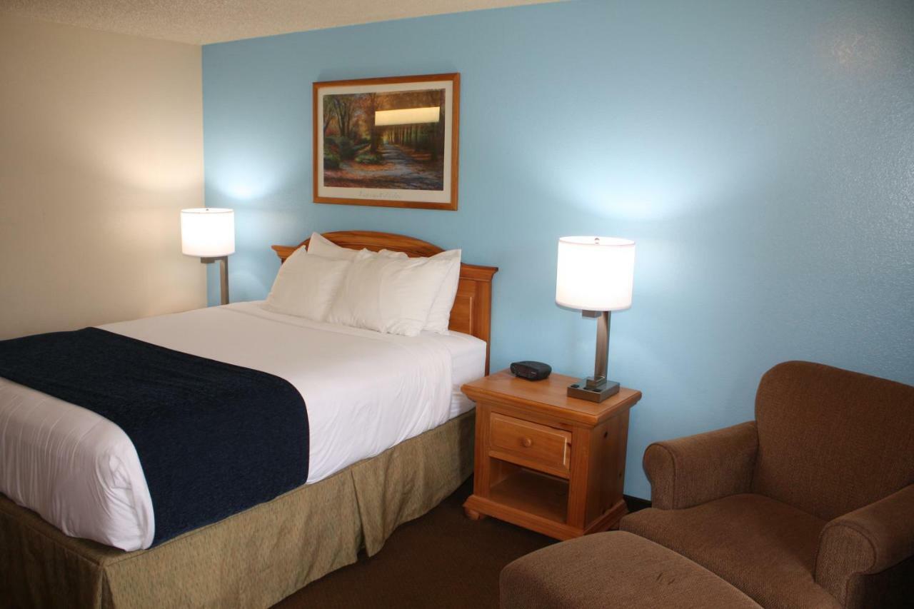 Baymont By Wyndham Yakima Riverfront Экстерьер фото